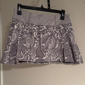 Lululemon Floral Patterned Gray Skort Size 6 NWOT